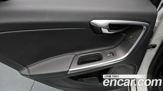 Volvo S60 2015 — photo 15