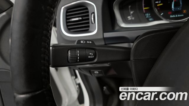 Volvo S60 2015 — photo 27