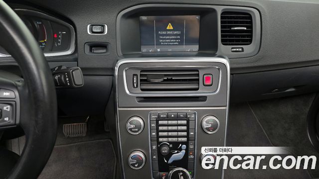 Volvo S60 2015 — photo 31