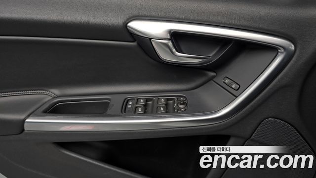 Volvo S60 2015 — photo 33