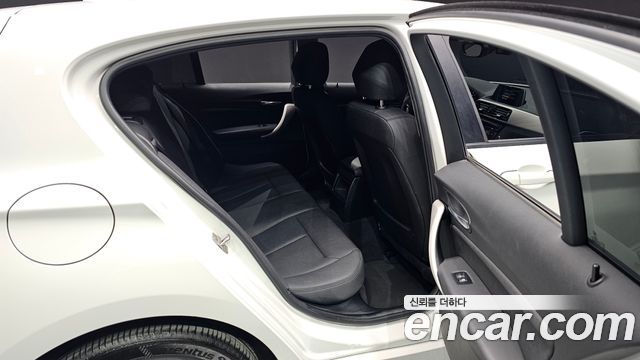 BMW 1-Series 2018 — photo 17
