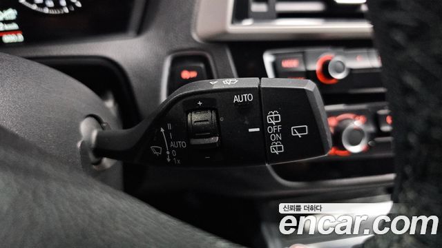 BMW 1-Series 2018 — photo 23