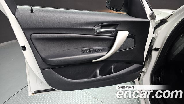 BMW 1-Series 2018 — photo 14