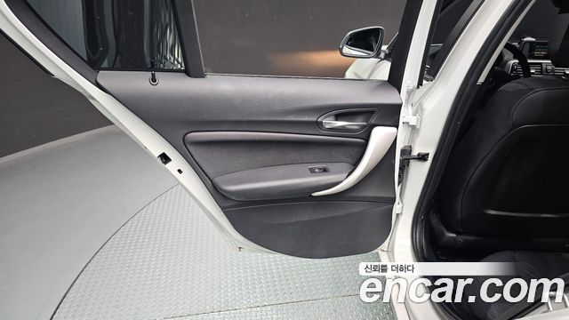 BMW 1-Series 2018 — photo 15