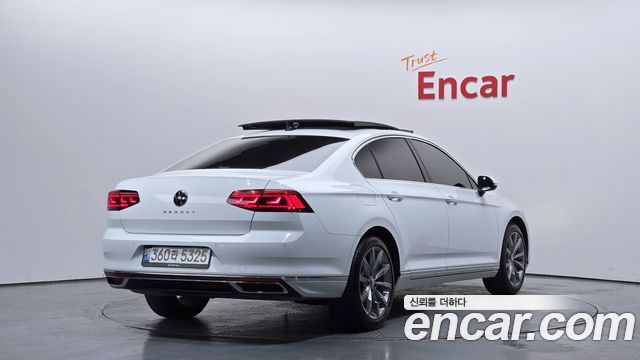 Volkswagen Passat 2022 — photo 2