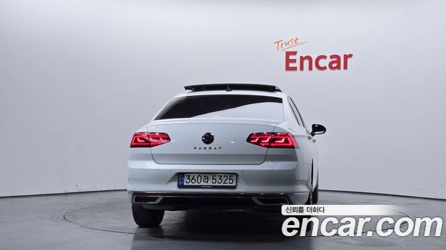 Volkswagen Passat 2022 — photo 4