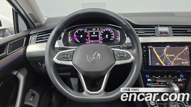 Volkswagen Passat 2022 — photo 18