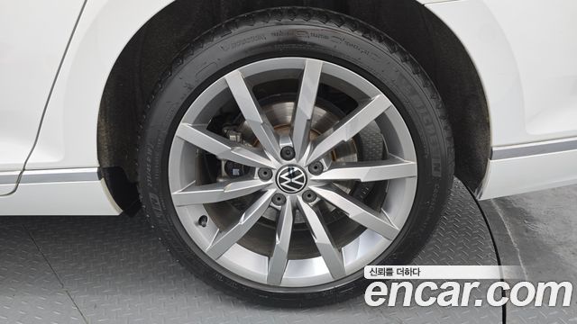 Volkswagen Passat 2022 — photo 7
