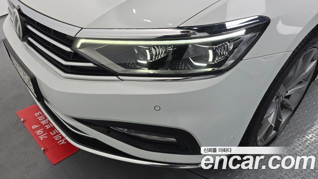 Volkswagen Passat 2022 — photo 8