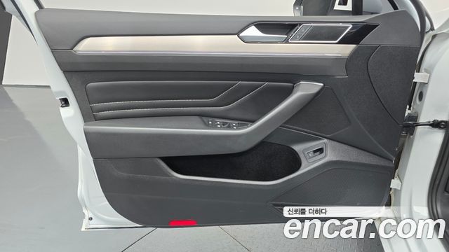 Volkswagen Passat 2022 — photo 14