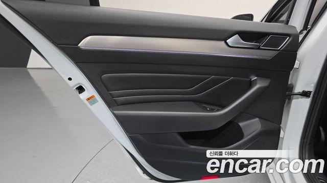 Volkswagen Passat 2022 — photo 15