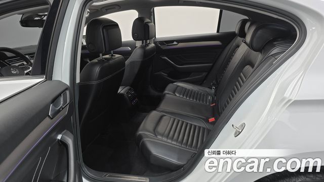 Volkswagen Passat 2022 — photo 29