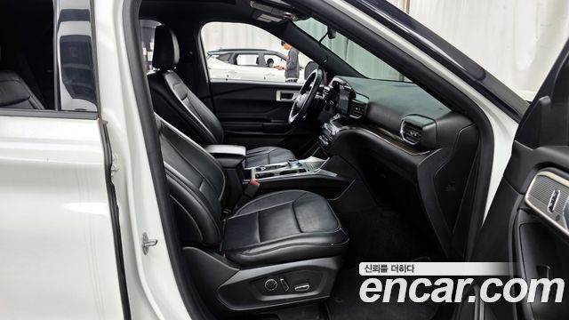 Ford Explorer 2020 — photo 17