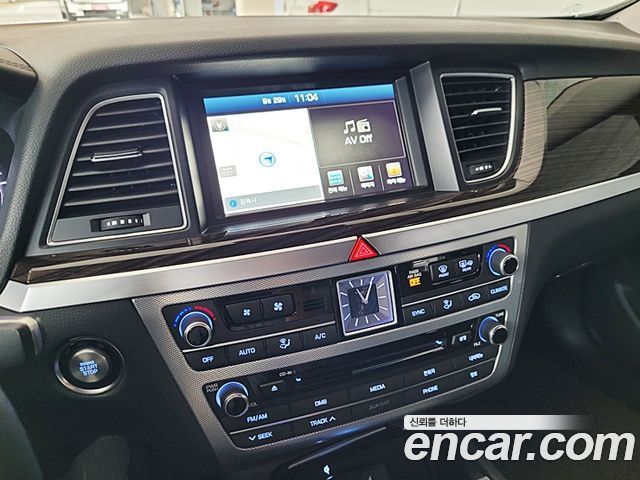 Genesis G80 2018 — photo 17