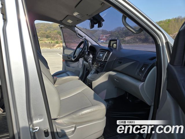 Hyundai Starex 2017 — photo 9