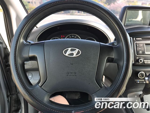 Hyundai Starex 2017 — photo 10