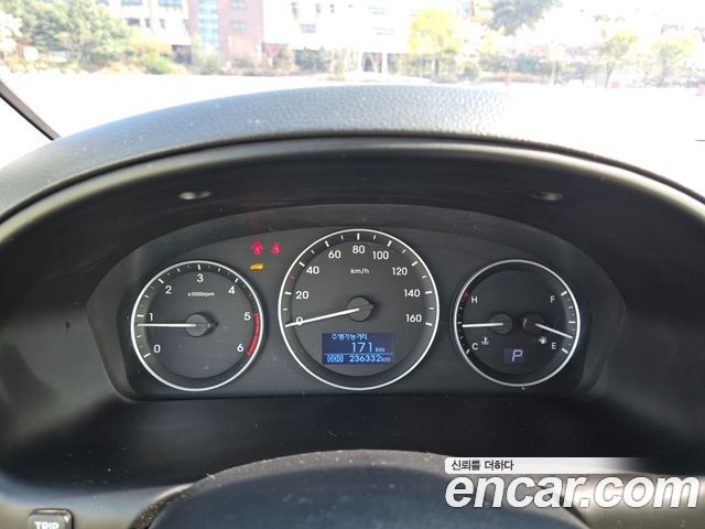 Hyundai Starex 2017 — photo 11