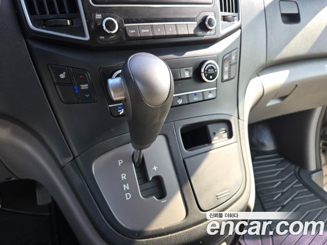 Hyundai Starex 2017 — photo 13