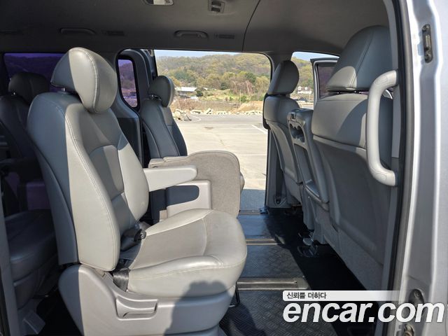Hyundai Starex 2017 — photo 16