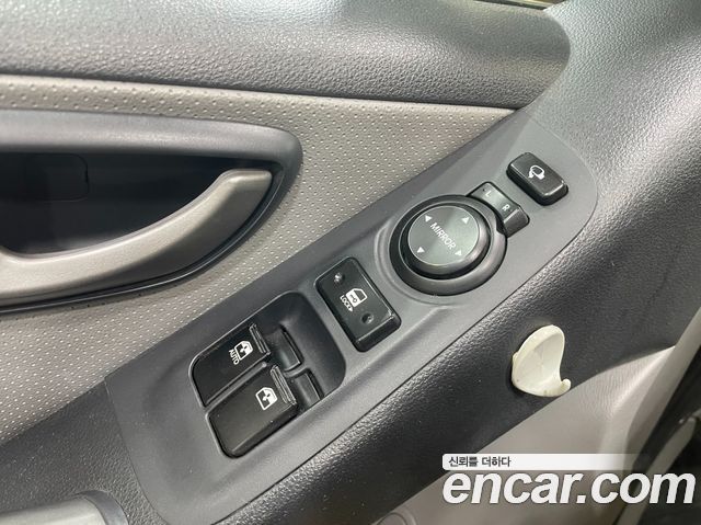 Hyundai Starex 2016 — photo 11