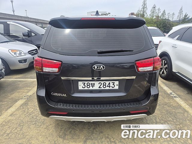 Kia Canival 2015 — photo 4