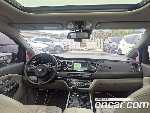 Kia Canival 2015 — photo 7