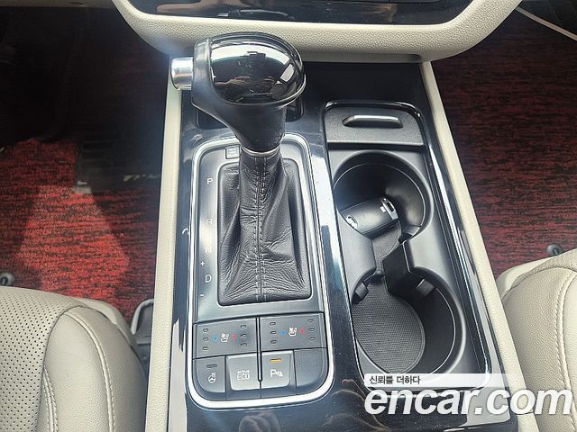 Kia Canival 2015 — photo 9