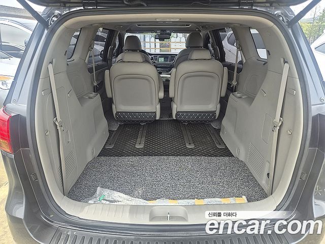 Kia Canival 2015 — photo 13