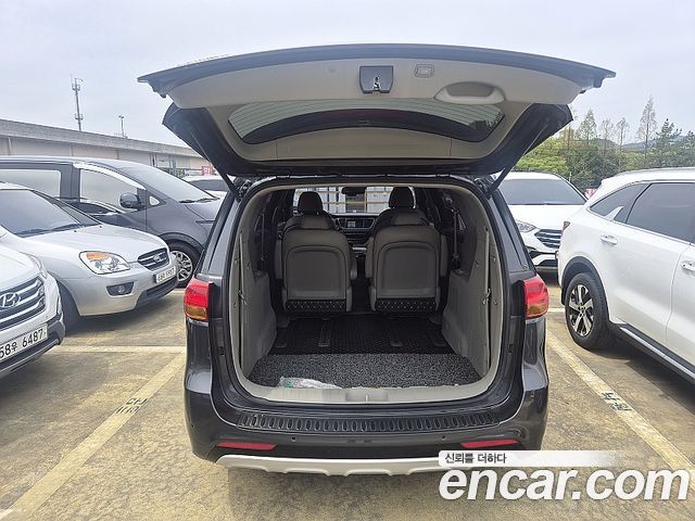 Kia Canival 2015 — photo 14