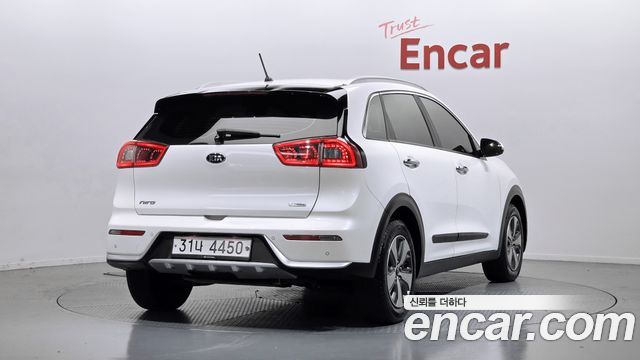 Kia Niro 2018 — photo 2