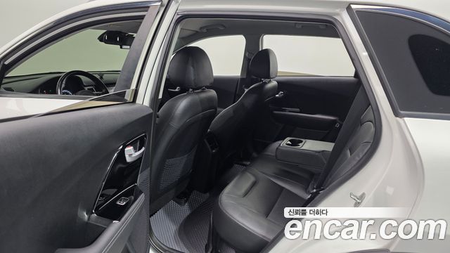 Kia Niro 2018 — photo 11