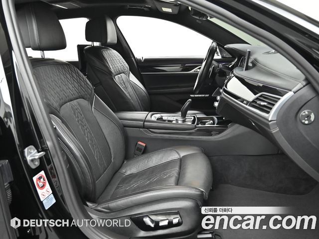 BMW 7-Series 2017 — photo 10