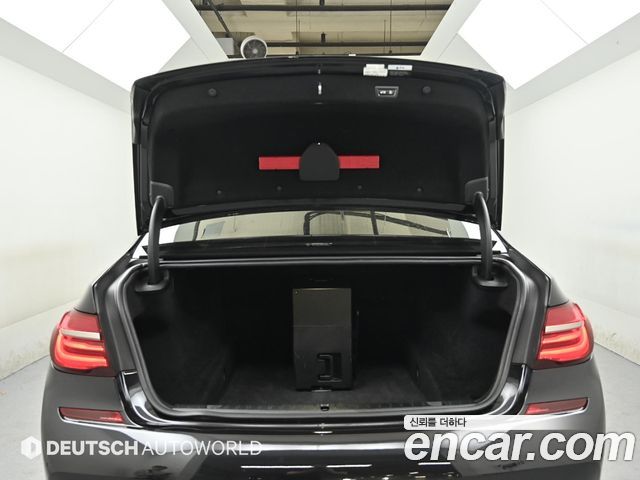 BMW 7-Series 2017 — photo 19