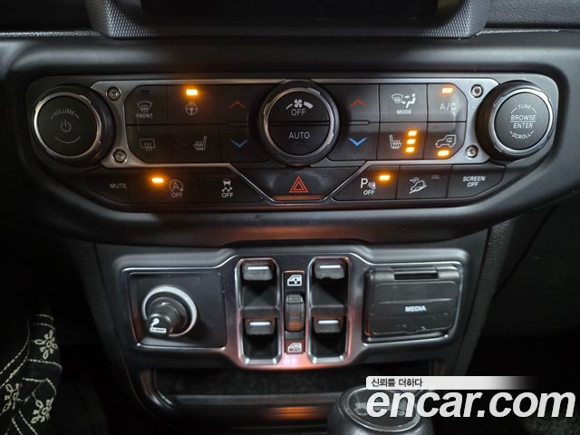 Jeep Wrangler 2019 — photo 9