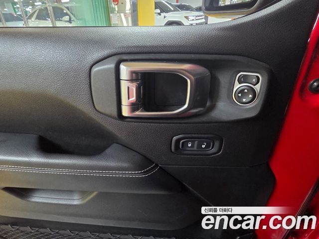Jeep Wrangler 2019 — photo 12