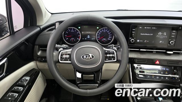 Kia Canival 2021 — photo 19