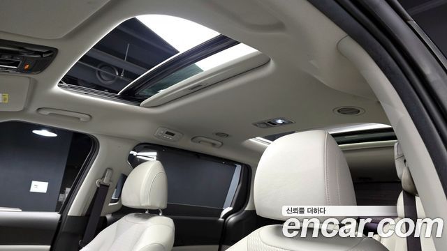 Kia Canival 2021 — photo 23