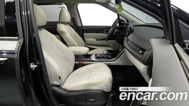 Kia Canival 2021 — photo 16