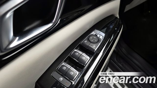 Kia Canival 2021 — photo 28