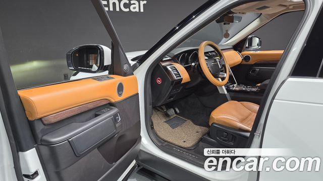 Land Rover Discovery 2017 — photo 13