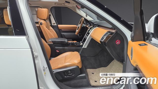 Land Rover Discovery 2017 — photo 17