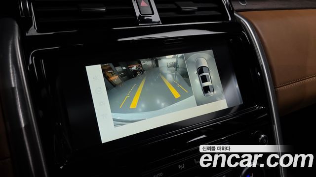 Land Rover Discovery 2017 — photo 21