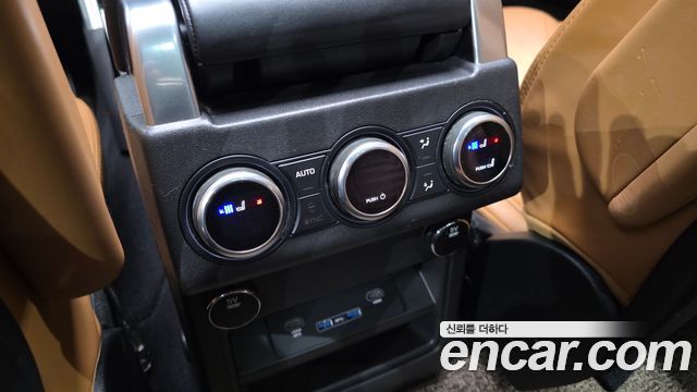 Land Rover Discovery 2017 — photo 24