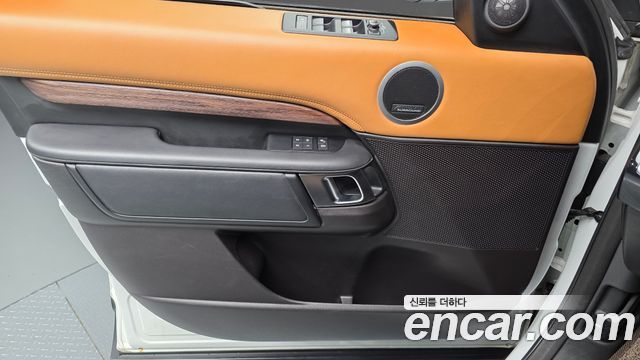 Land Rover Discovery 2017 — photo 14