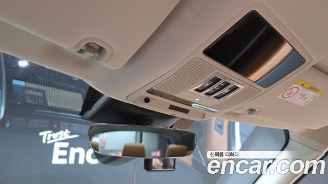 Land Rover Discovery 2017 — photo 29