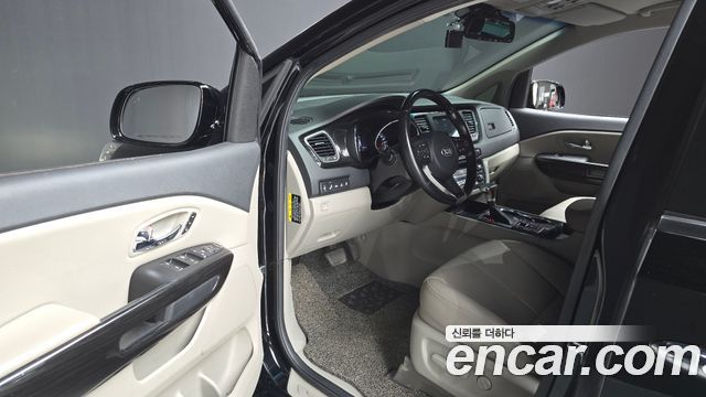 Kia Canival 2019 — photo 10