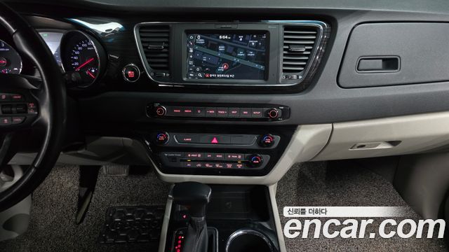 Kia Canival 2019 — photo 14