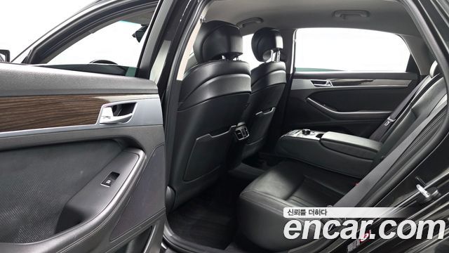 Genesis G80 2019 — photo 17