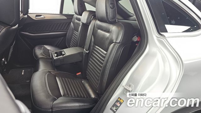Mercedes-Benz GLE-Class 2017 — photo 11