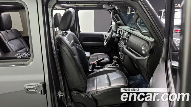 Jeep Wrangler 2021 — photo 12
